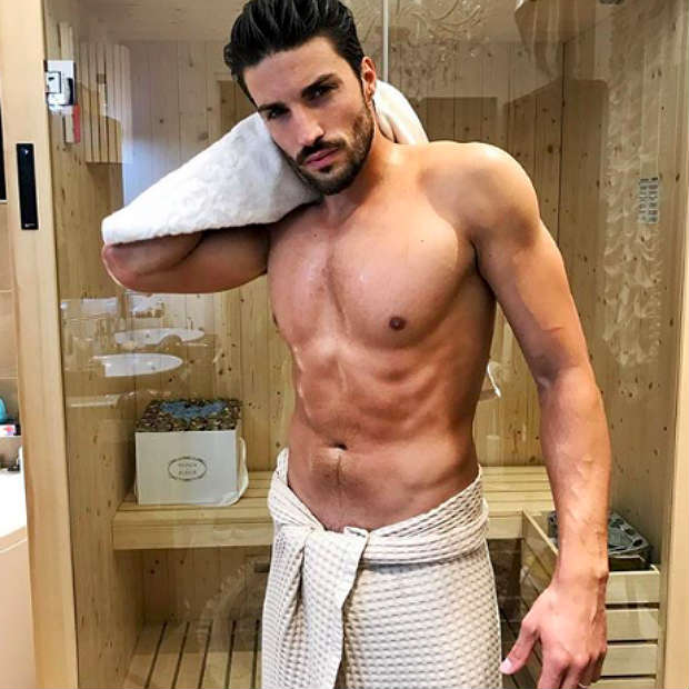 Mariano Di Vaio fa la sauna dopo l’allenamento.
